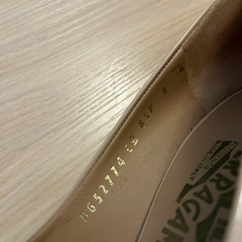 Ferragamo Nude Patent Leather Heels with Bow - Picture 6 of 6